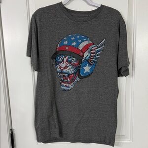 Men's Gray T-Shirt with Patriotic Tiger Graphic